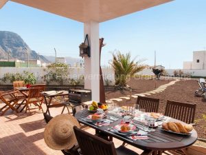 Strandnahes Luxus Ferienhaus am Meer Garten Meerblick