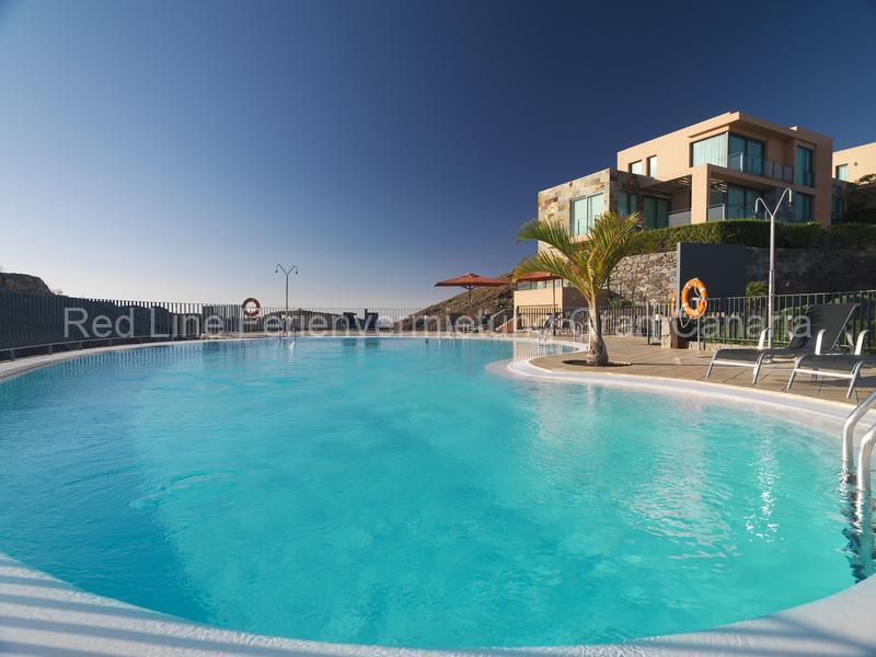 Gran Canaria Familienurlaub. Luxus Ferienhaus mit Privatpool & beheizten Gemeinschaftspool
