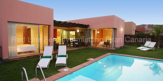 Villa mit beheizbaren Pool + Klimaanlage am Golf Green.