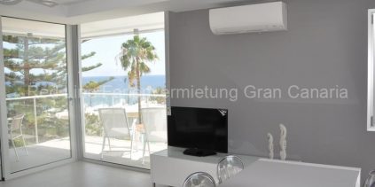 Ferienwohnung am Strand mit Balkon & Pool