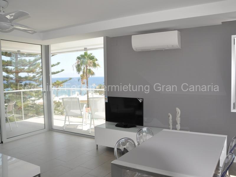 Ferienwohnung am Strand mit Balkon & Pool